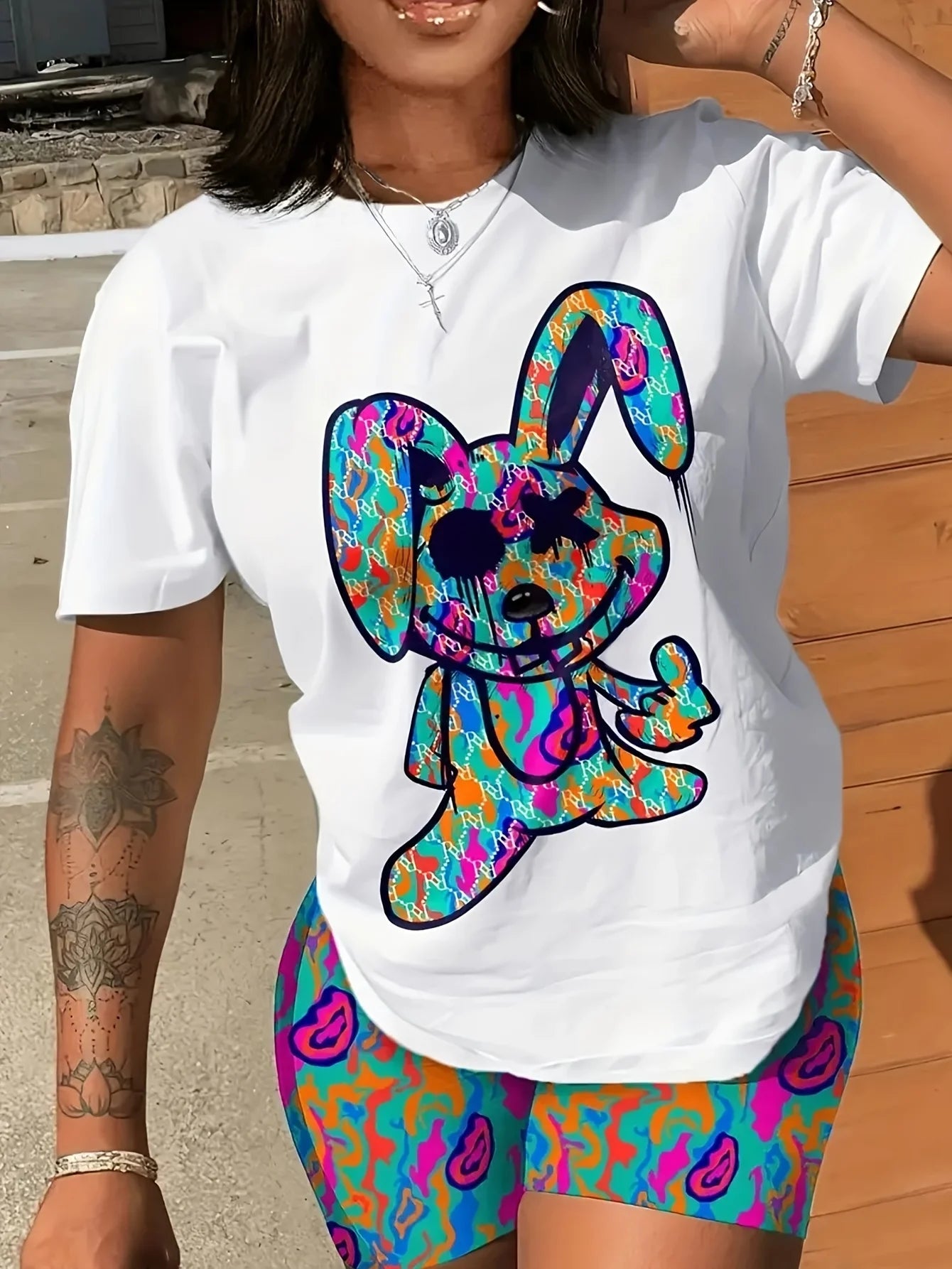 Trend-Setting Cartoon Rabbit Print T-Shirt - Elevate Your Style with Confidence!